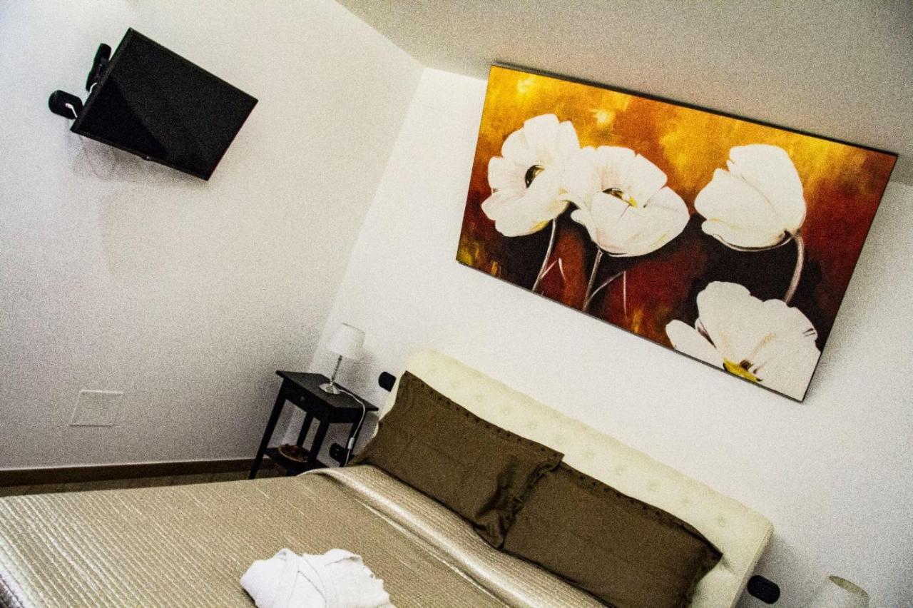 Little House Apartment Modugno Bagian luar foto