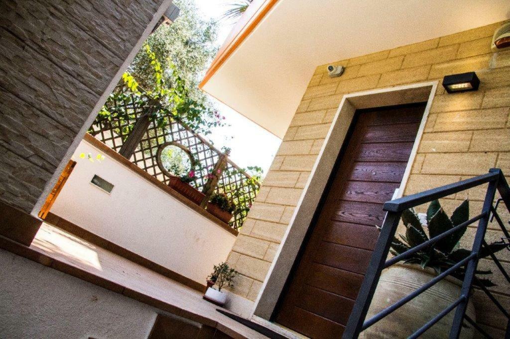 Little House Apartment Modugno Bagian luar foto